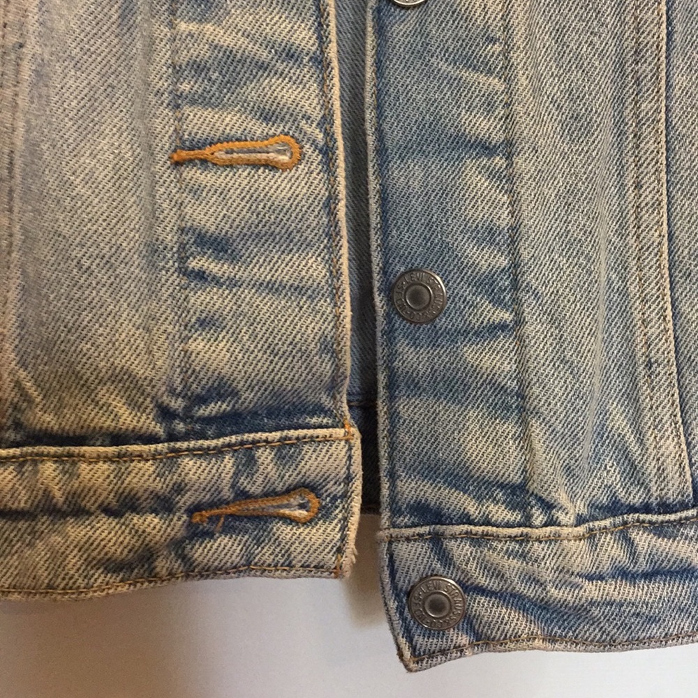 LEVI’s Jean Jacket - Picture 5 of 5